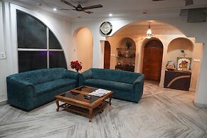 Royal Chetan Inn