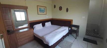 Hotel Karishma Palace Badnawar