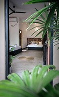 Banana Bunks Mirissa