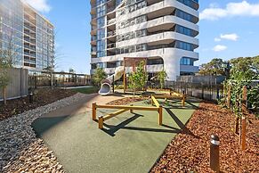 Apartment With Gym and Indoor Pool Access
