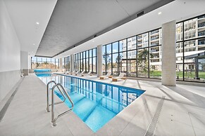 Apartment With Gym and Indoor Pool Access
