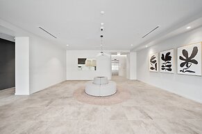 Apartment With Gym and Indoor Pool Access
