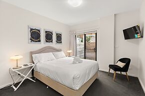 Comfy Urban Escape With Outdoor Space