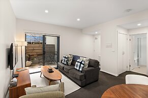 Comfy Urban Escape With Outdoor Space