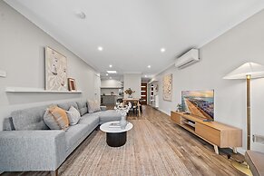 Stylish Townhouse With Private Courtyard