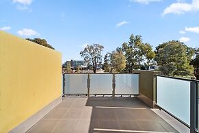 Stylish Townhouse With Private Courtyard