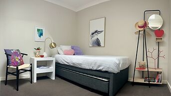 Stylish Townhouse With Private Courtyard
