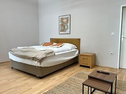 Lovely Studio for 4 with Garden
