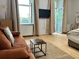Lovely Studio for 4 with Garden