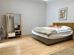 Lovely Studio for 4 with Garden