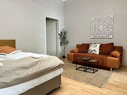 Lovely Studio for 4 with Garden