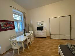 Cozy Studio Apt Near Rathausplatz