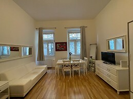 Cozy Studio Apt Near Rathausplatz