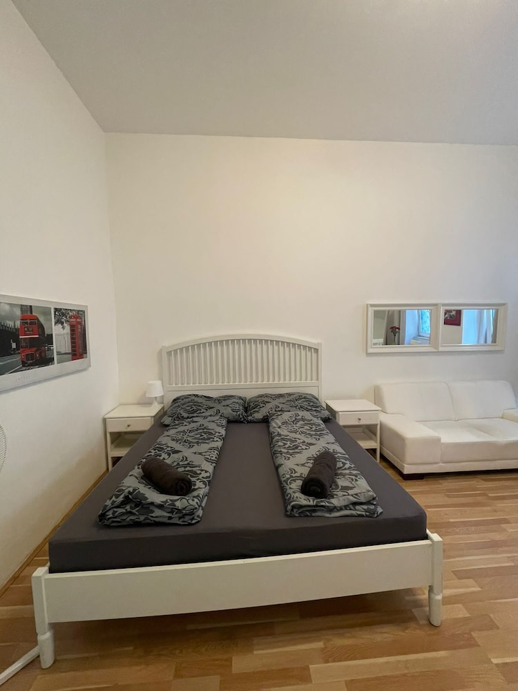 Cozy Studio Apt Near Rathausplatz