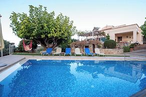 Villa Chloe With Private Pool