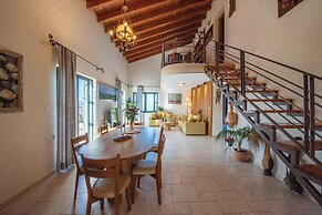 Villa Chloe With Private Pool