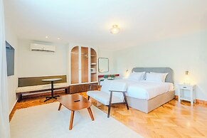 Longchamps Hotel