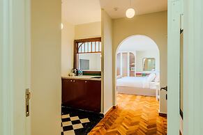 Longchamps Hotel