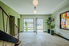 Longchamps Hotel