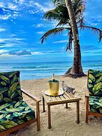 Turtle Beach Sanctuary Utila