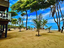 Turtle Beach Sanctuary Utila