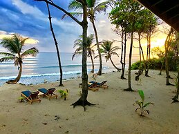 Turtle Beach Sanctuary Utila