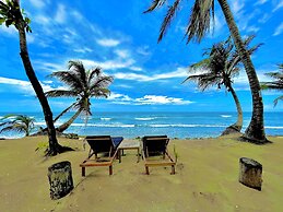 Turtle Beach Sanctuary Utila