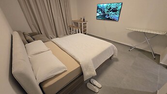 Kuro Elegant Living