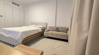 Kuro Elegant Living