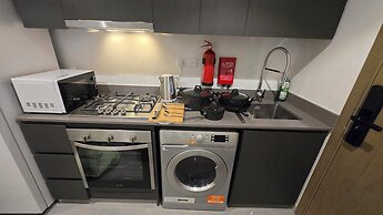 Kuro Elegant Living