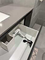 Kuro Elegant Living