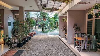 C Family Hotel