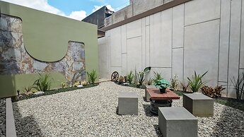 C Family Hotel