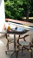 LOGIS HOTEL LE PARC DE GEOFFROY
