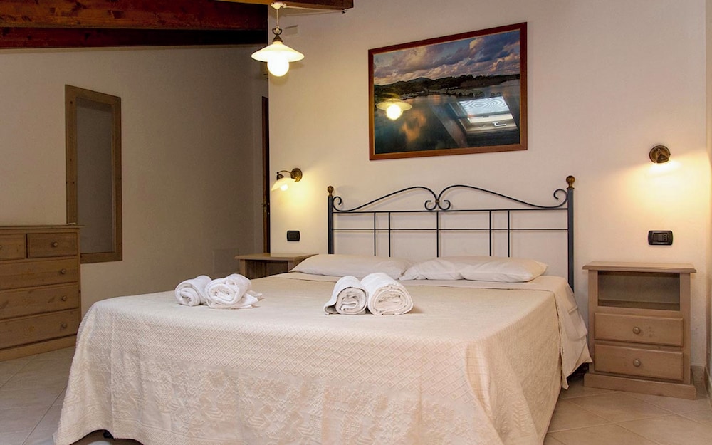 Village with swimming pool just a few minutes from Alghero