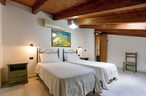 Village with swimming pool just a few minutes from Alghero