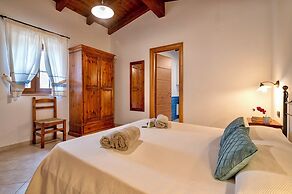 Village with swimming pool just a few minutes from Alghero