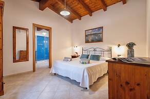 Village with swimming pool just a few minutes from Alghero