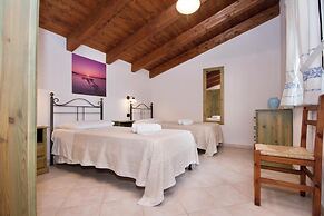 Village with swimming pool just a few minutes from Alghero