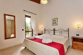Village with swimming pool just a few minutes from Alghero