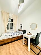 5BR Apartment for 10 Near Alterlaa