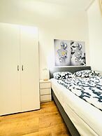 5BR Apartment for 10 Near Alterlaa