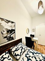5BR Apartment for 10 Near Alterlaa