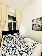 5BR Apartment for 10 Near Alterlaa