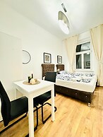5BR Apartment for 10 Near Alterlaa