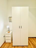 5BR Apartment for 10 Near Alterlaa