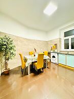 5BR Apartment for 10 Near Alterlaa