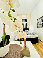 5BR Apartment for 10 Near Alterlaa
