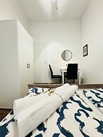 5BR Apartment for 10 Near Alterlaa
