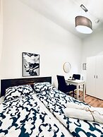 5BR Apartment for 10 Near Alterlaa